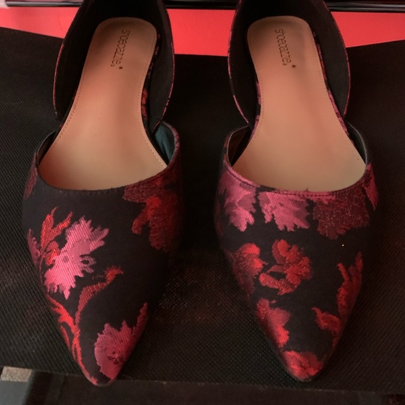 COPY - Dressy, Classy, Flashy Floral Brocade & Pearl Flat - Picture 5 of 6